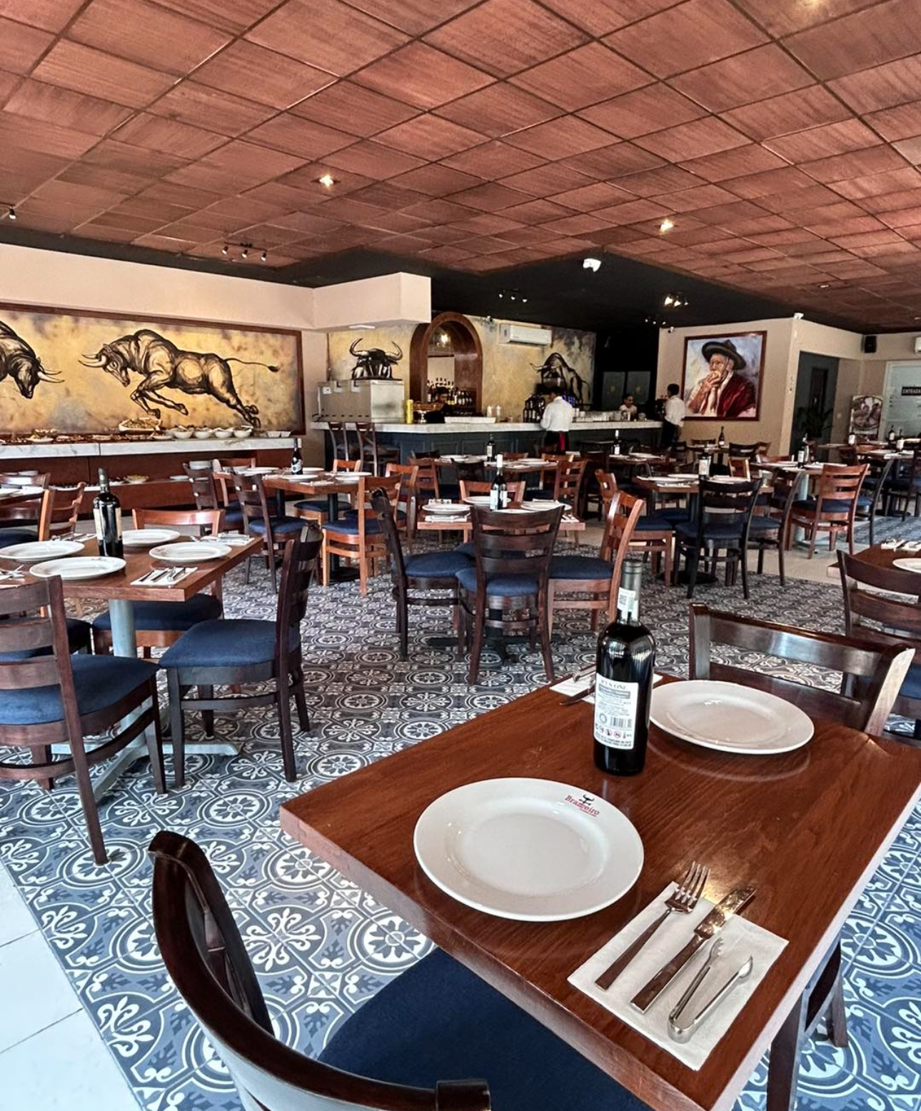 Interior moderno de restaurante