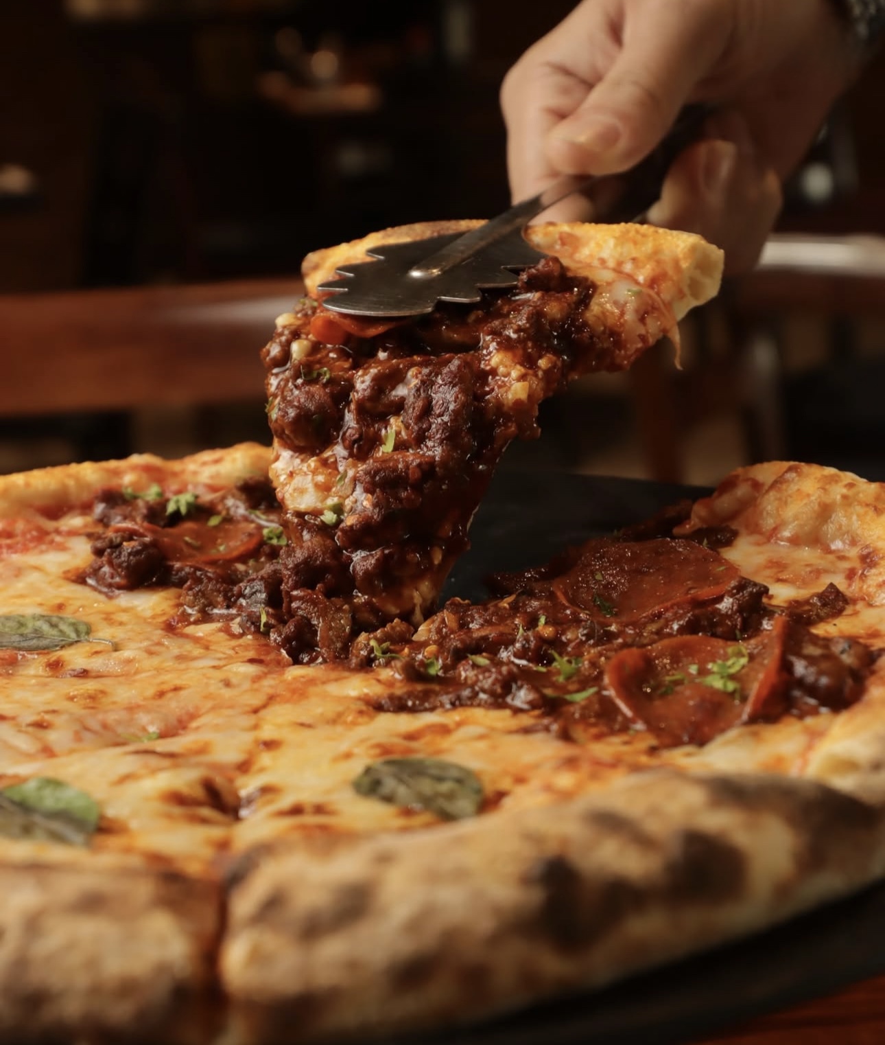 Pizza al horno de leña